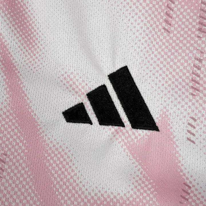 Maillot concept Real Madrid 2025 rose et blanc exclusif