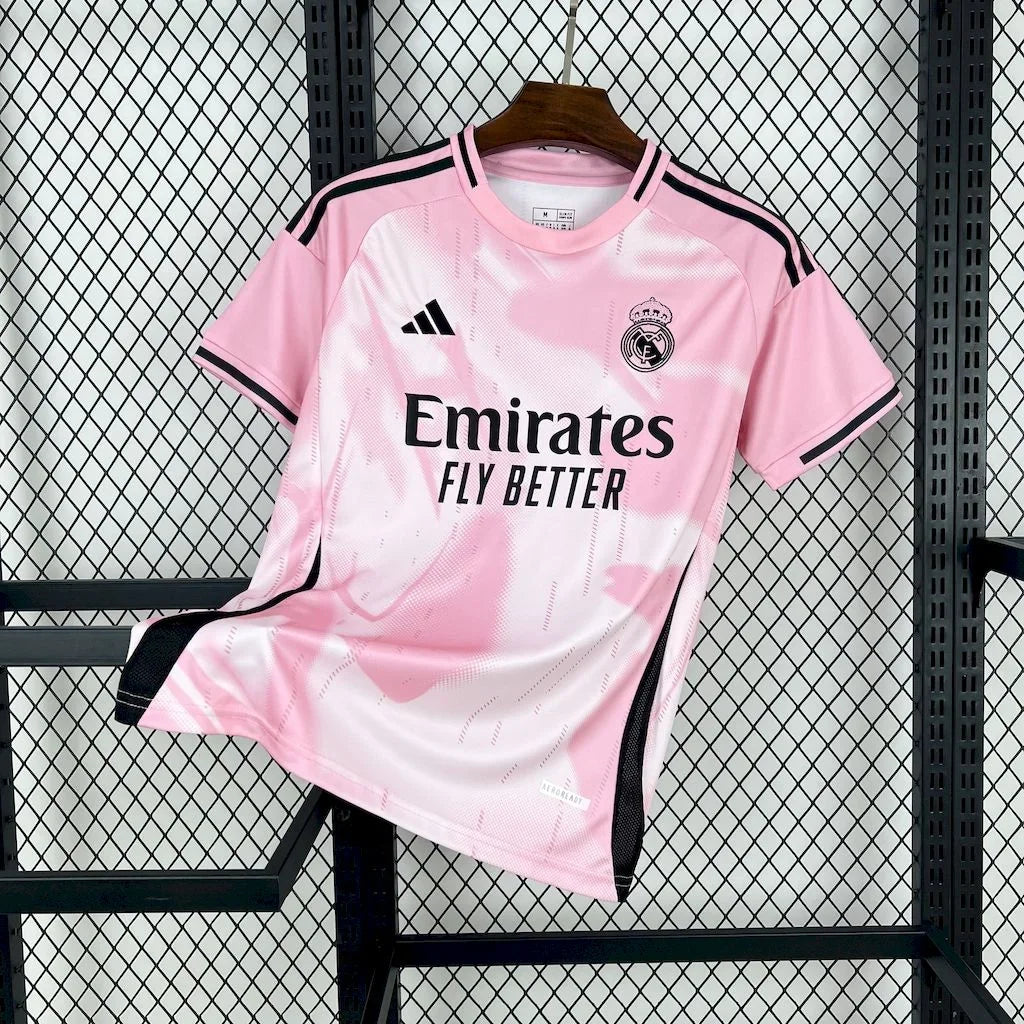 Maillot concept Real Madrid 2025 rose et blanc exclusif