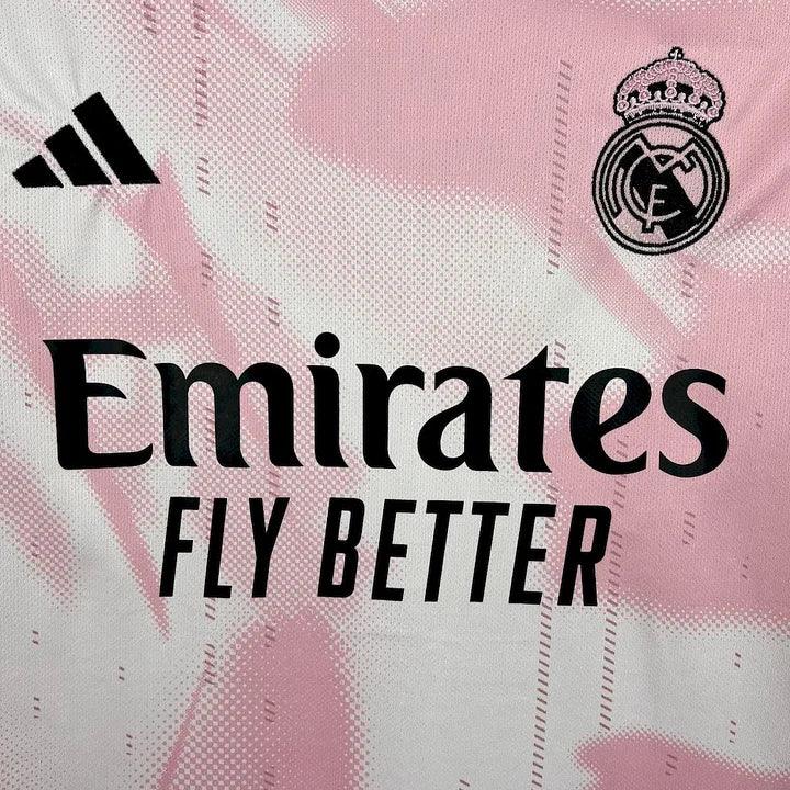 Maillot concept Real Madrid 2025 rose et blanc exclusif