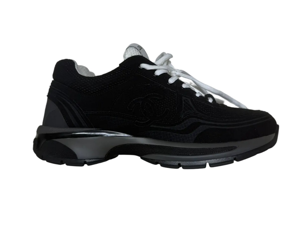 Sneakers Chanel blanche et noir