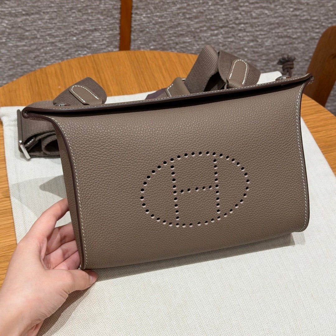 Sacoche hermes vide poches taupe