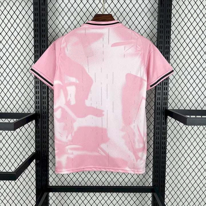 Maillot concept Real Madrid 2025 rose et blanc exclusif